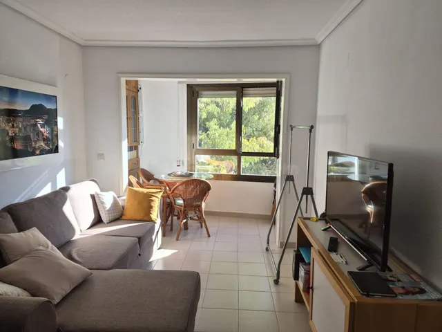PISO AMUEBLADO CON PISCINA EN BENIDORM CENTRO | 1 DORMITORIO - foto 2