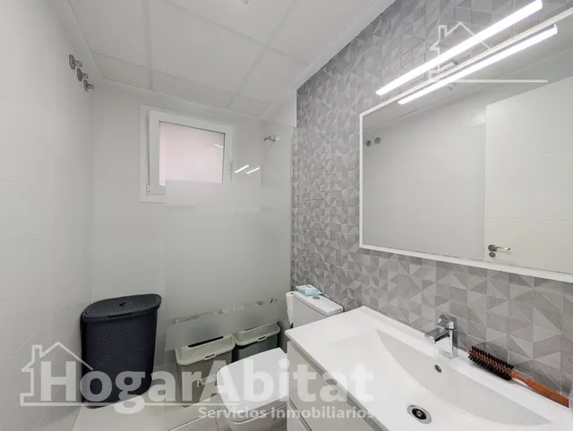 ¡Precioso Chalet! Seminuevo, amplio y luminoso, con piscina privada, garaje y jardín — 36