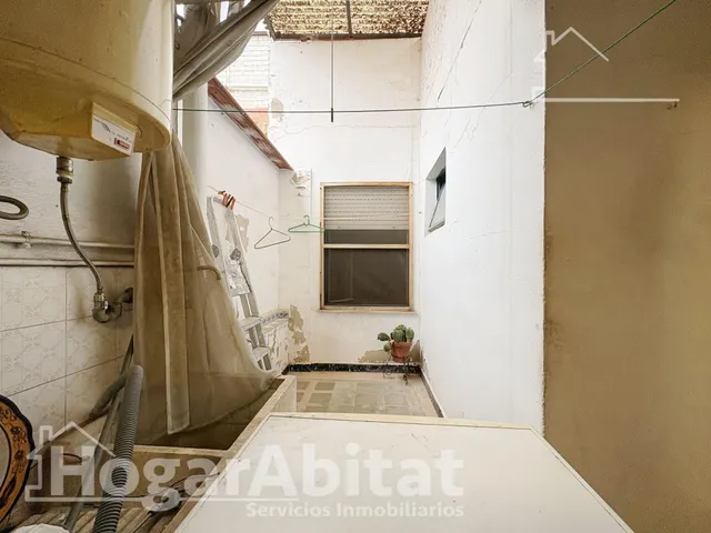 AMPLIA CASA PARA REFORMAR CON GARAJE Y TERRAZA EN EL CENTRO — 12