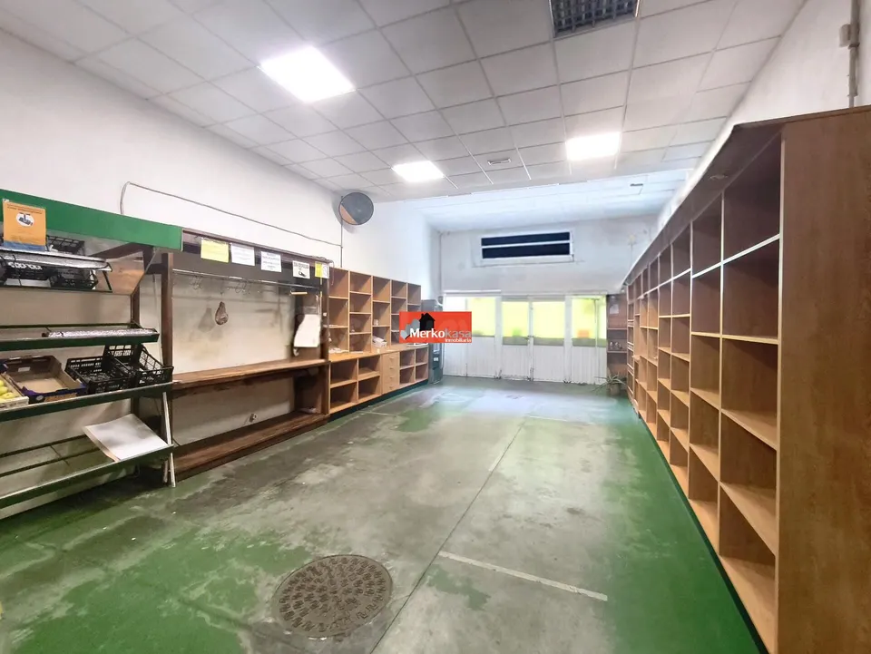 Local comercial con licencia de alimentación en alquiler