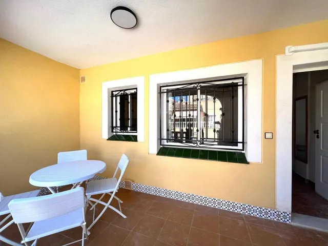 Acogedor Bungalow Semireformado en Los Balcones, Torrevieja — 6