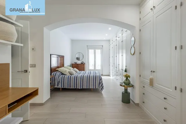 PISO COMPLETAMENTE REFORMADO EN CALLE RECOGIDAS — 18