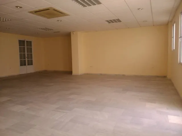 Impresionante local comercial en pleno centro de la ciudad — 4