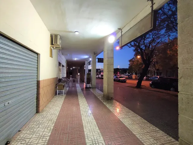 SE VENDEN DOS LOCALES JUNTOS A ESCASOS METROS DE LA AVENIDA DE CÁDIZ. — 10
