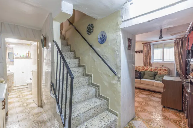 BONITA CASA PARA REFORMAR — 6