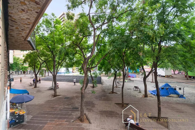 Piso en venta en plaza virrei amat – 4 habitaciones y 77 m2 útiles — 24