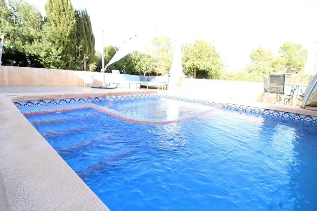 ESPECTACULAR VILLA CON 35.548 m2 DE TERRENO A 5 MINUTOS DE F - foto 3