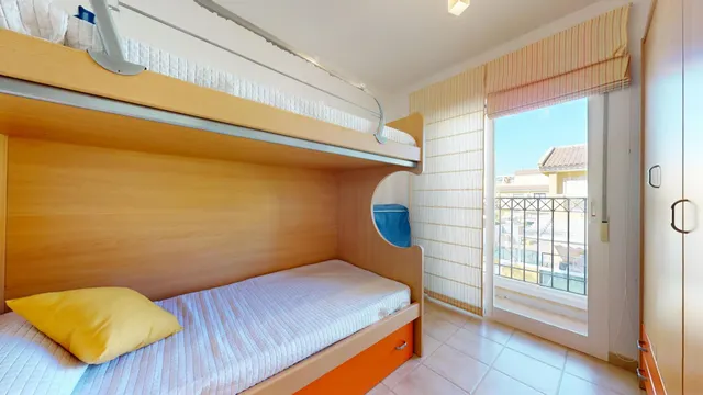CHALET CON AMPLIA PARCELA JUNTO A LA PLAYA DE LAS HIGUERICAS – TORRE DE LA HORADADA — 26