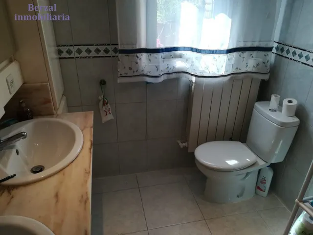 Casa magnifica, de dimensiones extraordinarias a veinte minutos andando del centro. — 13