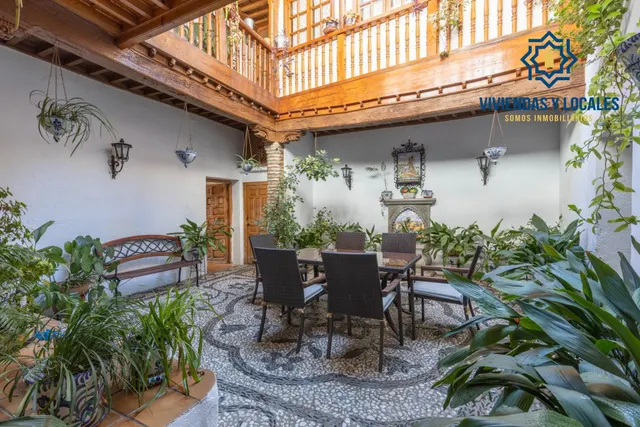 Auténtica casa con corrala tradicional y azotea en el corazó - foto 2