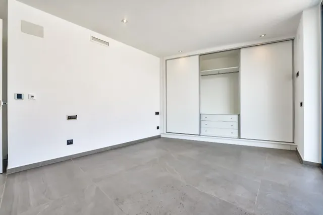Impresionante villa moderna en una ubicación privilegiada con vistas al mar — 43