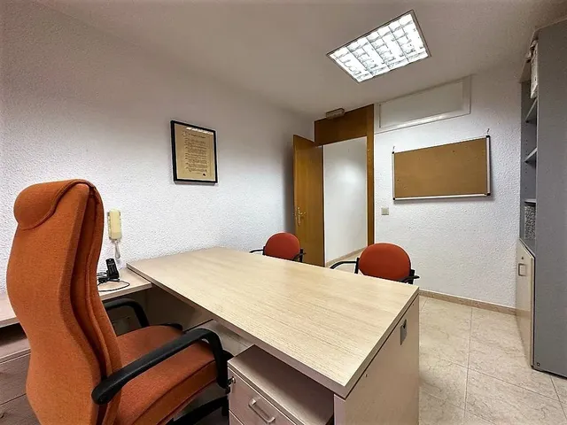 ¿Estás buscando una oficina en el paseo de Almería? — 10