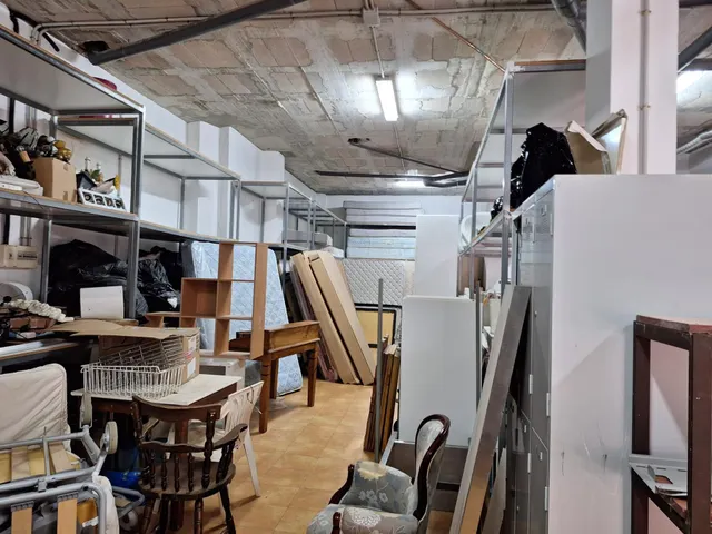 Local en muy buena ubicación — 6