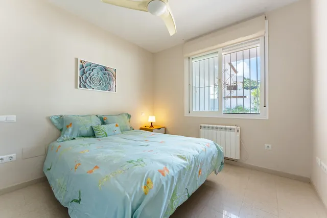 CHALET INDEPENDIENTE DE UNA SOLA PLANTA CON PISCINA — 45
