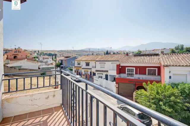 GRAN CASA CON PISCINA EN HUETOR VEGA — 9