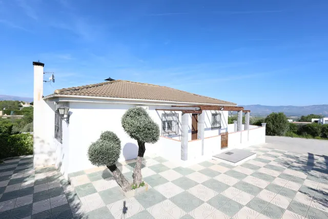 Casa reformada con piscina en parcela de 2.500 m2 (urbano y rústico) — 16