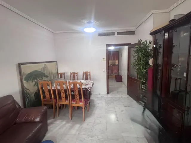 Se alquilan habitaciones para estudiantes.