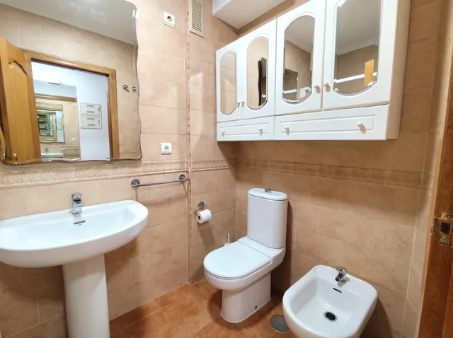 ALQUILER LARGA TEMPORADA APARTAMENTO DE 2 DORMITORIOS CON PISCINA COMUNITARIA — 12