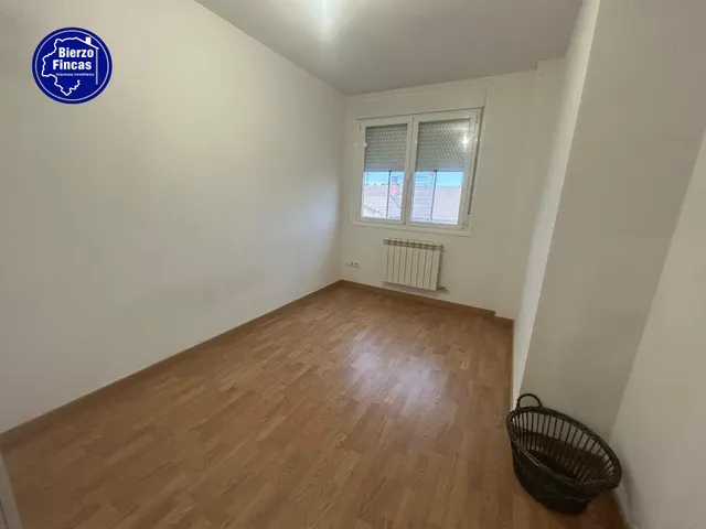 **se vende adosado en ardoncino, León** — 11