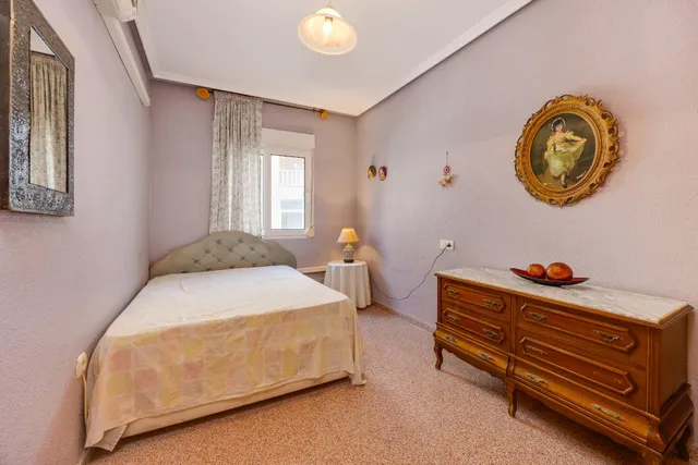 Amplio apartamento de 4 dormitorios en el corazón de Torrevieja — 6