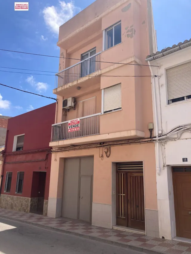 VENTA DE EDIFICIO FAMILIAR EN BENIFAIO (VALENCIA)