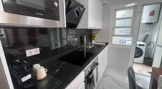 ALQUILER DE VIVIENDA DE 4 DORMITORIOS RECIEN REFORMADA ZONA  - foto 3