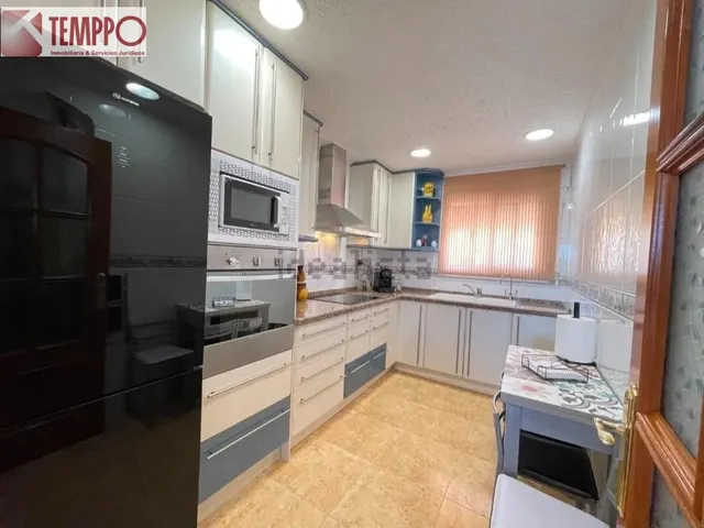 Chalet independiente con piscina privada, 5 dormitorios y placas solares en parcela de 450 m2 — 7