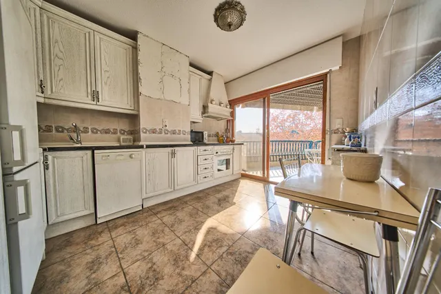 Residencia exclusiva en Paseo del Salón con vistas despejadas — 33