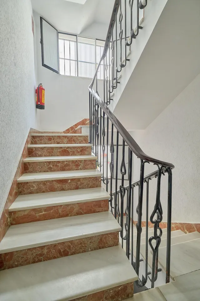 Piso en calle Tornería junto a Hotel María Luisa — 35