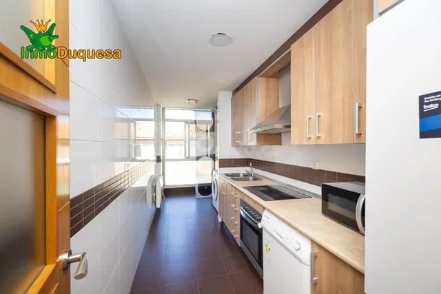 Piso duplex de 4 Dorm. en Santa Fe con plaza de aparcamiento - foto 4