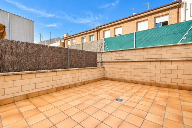 Espai, terrassa i garatge al centre de Vilanova del Cami — 35
