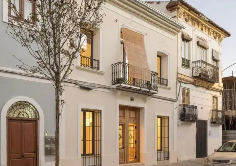 Casa de pueblo para reforma integral con proyecto y piscina en Bétera centro
