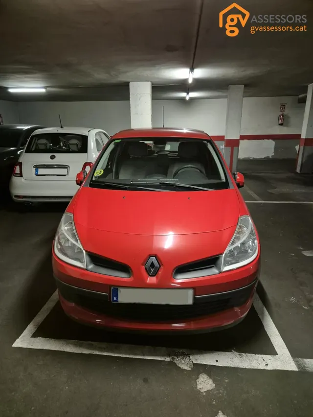 PLAZA DE PARKING PARA COCHE MEDIANO — 2