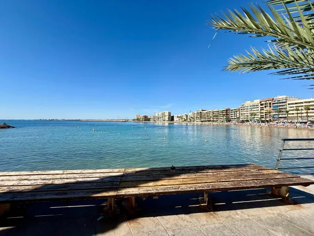 Apartamento reformado de 2 dormitorios en primera línea de Playa del Cura con vistas laterales al mar — 6