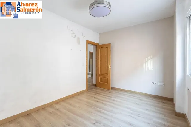 Piso con garaje, trastero y excelente ubicación en Huétor Vega — 11
