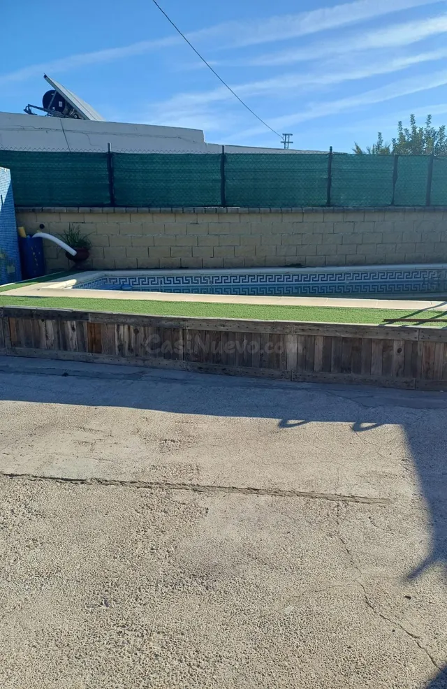 Casa con amplia parcela y piscina en torrecera — 2