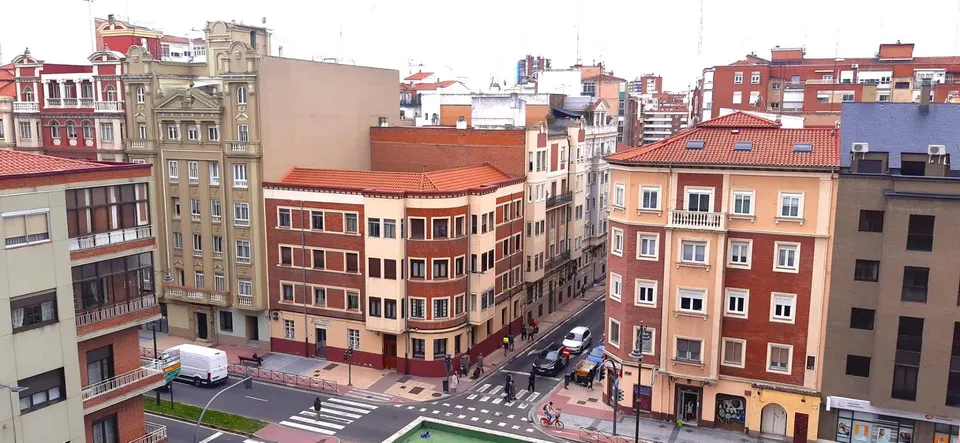 Vivienda excepcional con vistas, garaje y ubicación privilegiada junto a campo grande