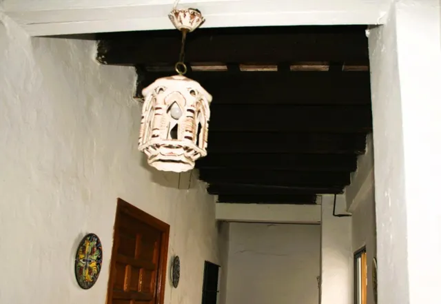 CASA DE VECINOS CON 8 APARTAMENTOS — 13