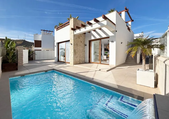 Villa de 3 habitaciones con solarium y piscina privada en Ve