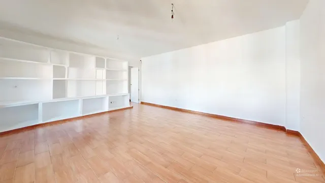VIVIENDA REFORMADA, JUNTO JARDINES DE JUAN CARLOS I, DE TRES - foto 2