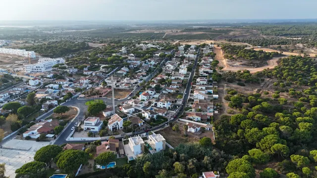 Chalet independiente de esquina con piscina y terraza con vistas al mar en El Rompido Cartaya, Huelva. — 43