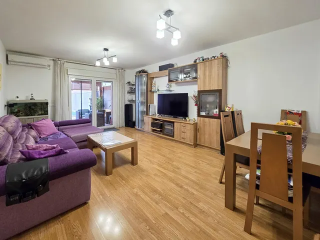 Precioso chalet adosado de 4 dormitorios con piscina privada y garaje en Carranque — 17