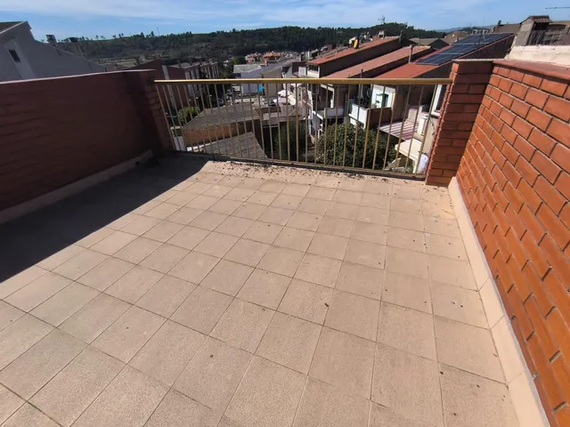 CASA ADOSADA EN VENTA CON 2 VIVIENDAS INDEPENDIENTES — 31