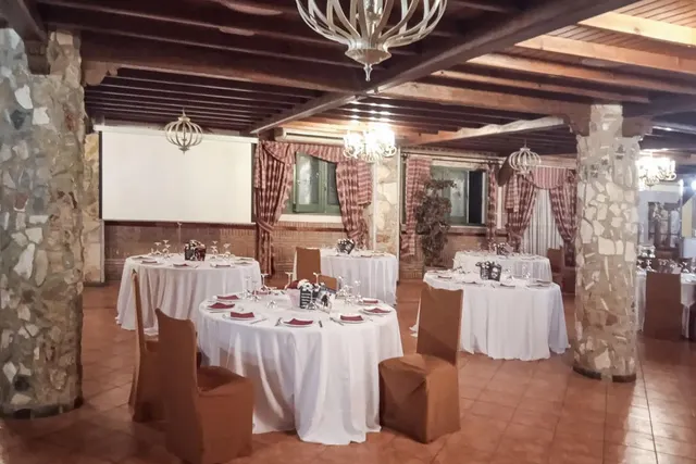 EN VENTA HOTEL Y RESTAURANTE LOS PINILLOS — 11