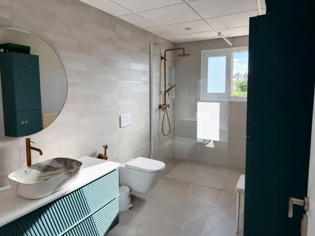 Exclusiva villa de lujo en san juan: dos casas independientes y oasis privado — 12