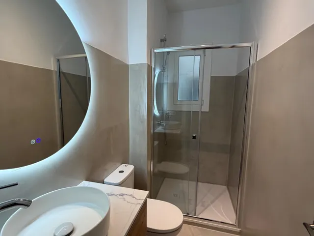 Piso reformado de 3 habitaciones con patio en Gràcia — 39