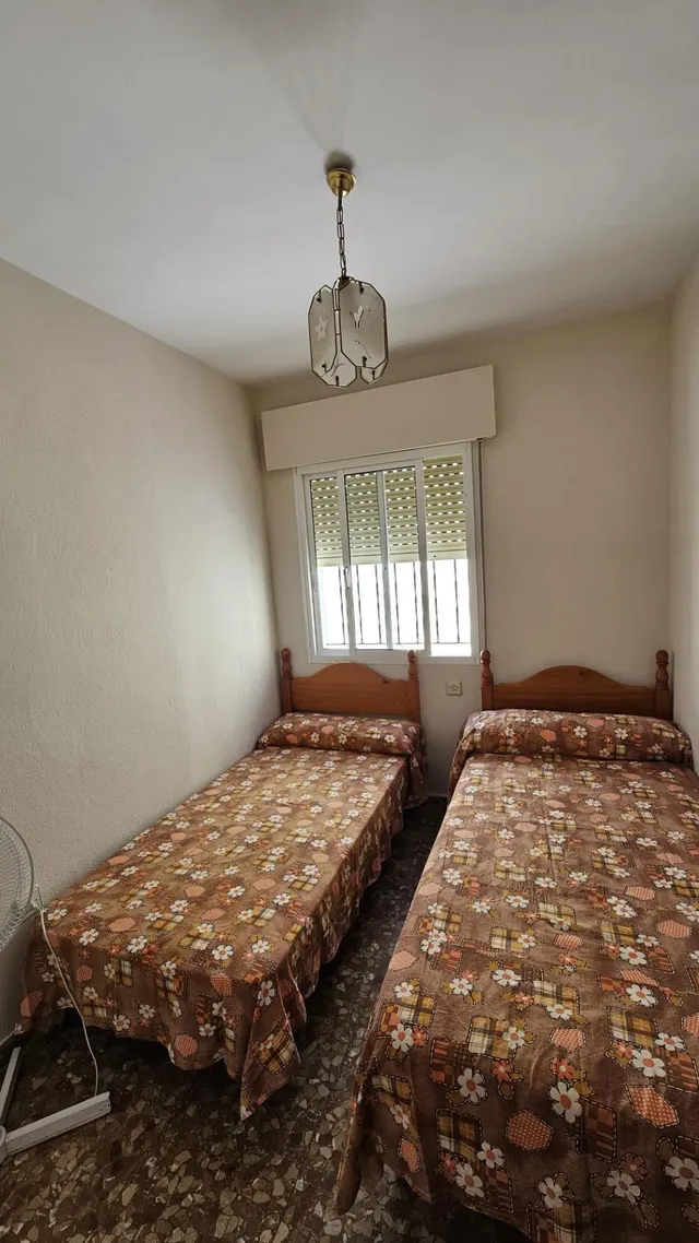 Casa adosada de 4 dormitorios con gran porche, patio y terraza en el centro de Chipiona — 34