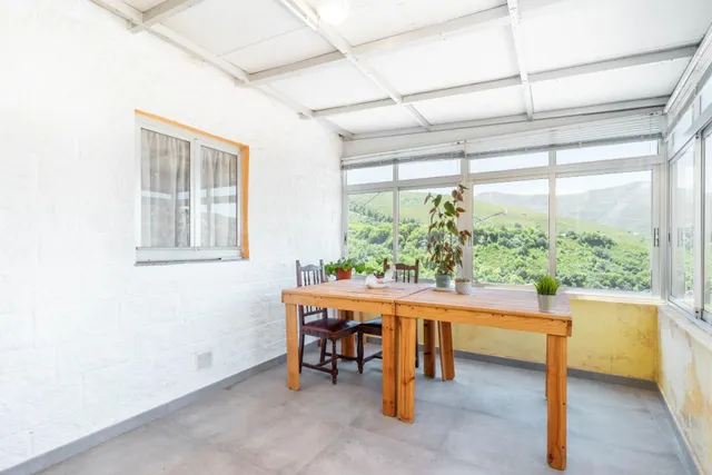 CASA CON CUADRA, QUESERÍA Y TERRENOS AGRARIOS EN TORMALEO (I - foto 3