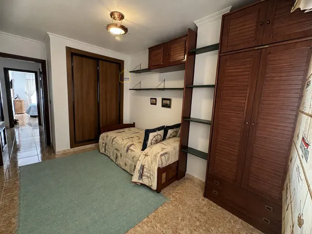 Piso de 4 dormitorios y garaje, cerca del centro de Salud San Diego. — 27
