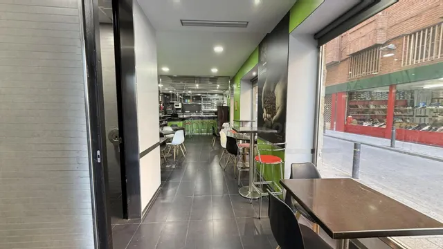 Local para cafetería listo para entrar + almacén – Barrio de - foto 4